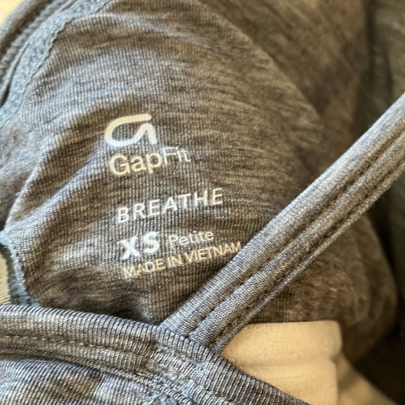 Gap fit tank top - Picture 3 of 4